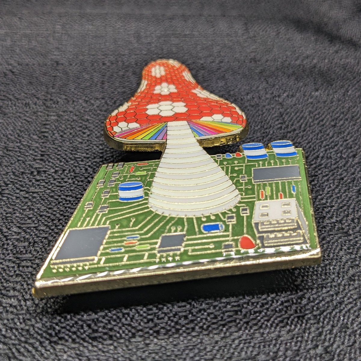 USB Toadstool Enamel Pin (LE50) (B Grade)