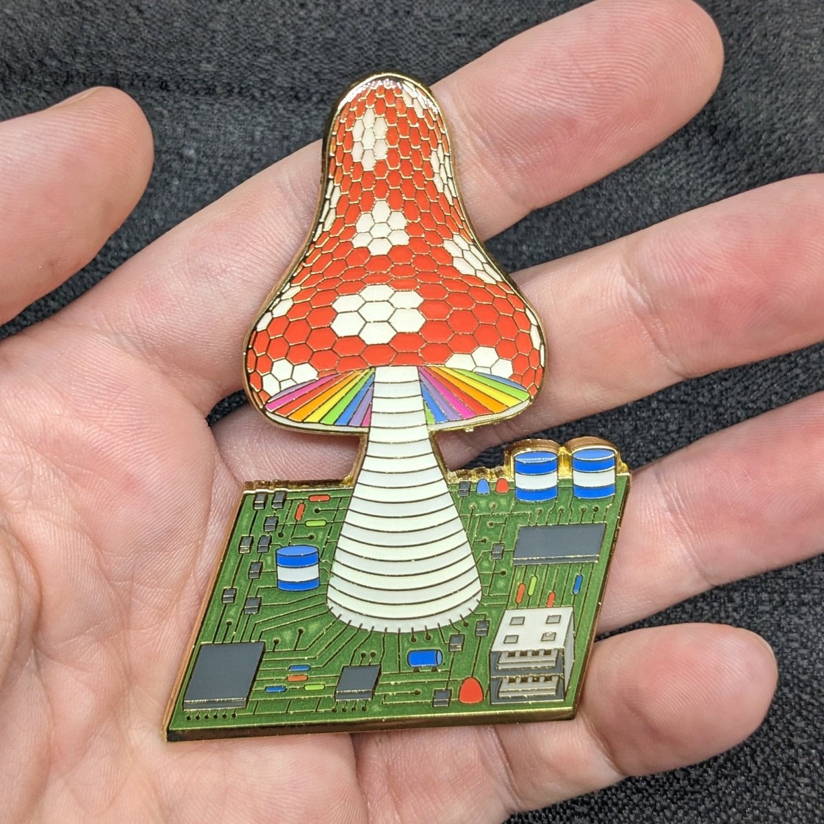 USB Toadstool Enamel Pin (LE50) (B Grade)