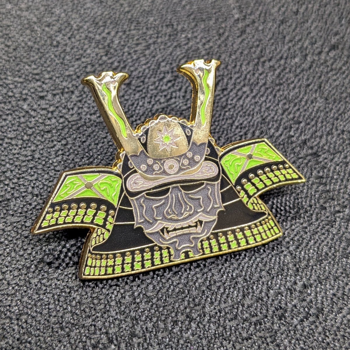 Venomous Kabuto Enamel Pin (B Grade)